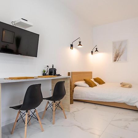Love Room Jacuzzi Sauna Privatif Марсель Экстерьер фото