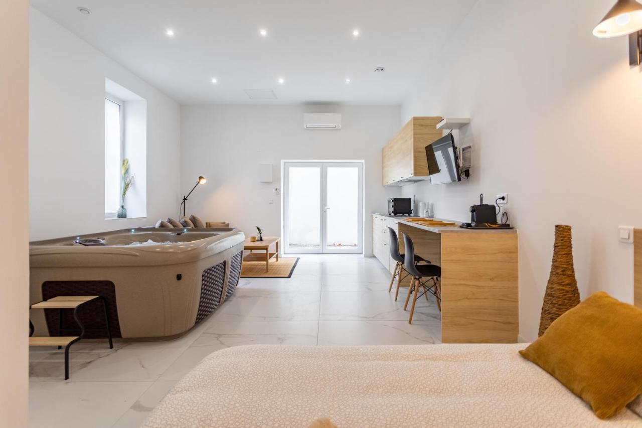 Love Room Jacuzzi Sauna Privatif Марсель Экстерьер фото