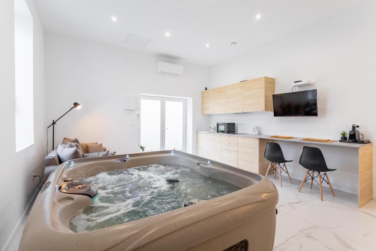 Love Room Jacuzzi Sauna Privatif Марсель Экстерьер фото